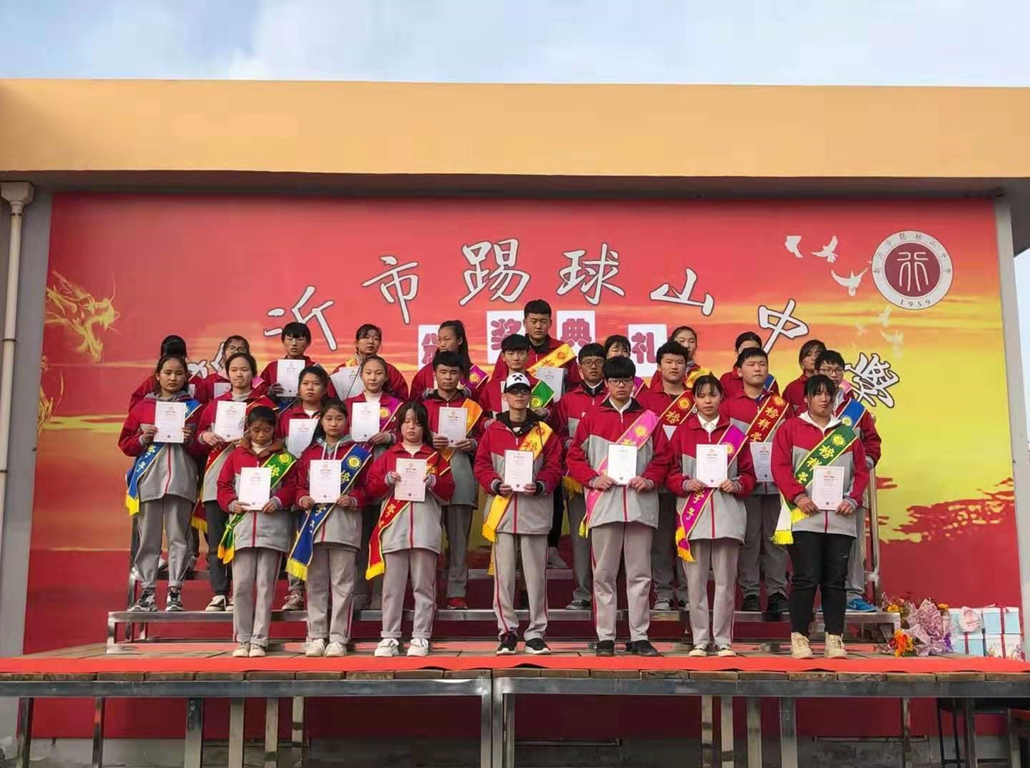 为一对一关爱助力：为榜样学子颁奖！