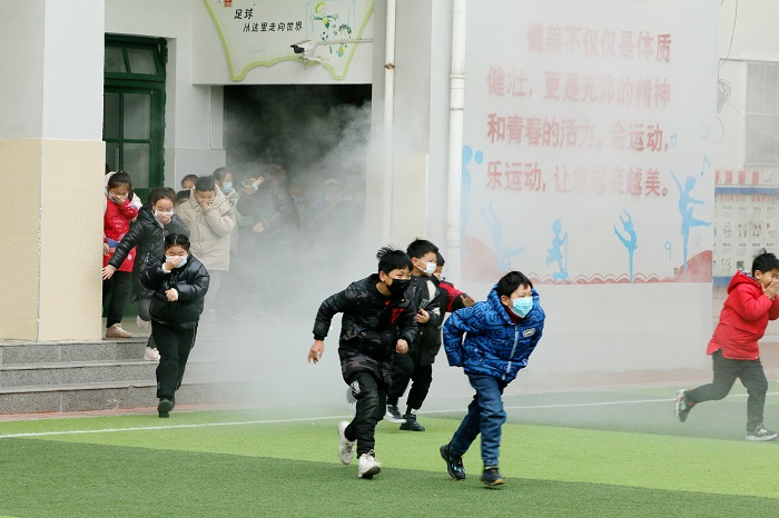 消防安全常抓不懈 应急演练警钟长鸣——城西小学举行消防应急疏散演练活动