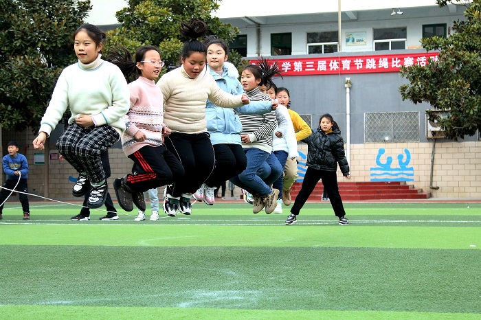 “绳”采飞扬 绽放活力——城西小学举行第三届体育节跳绳比赛活动