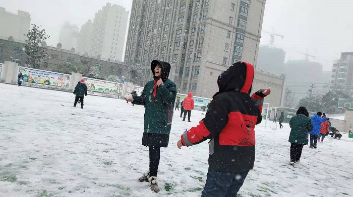 打雪仗，我们乐在其中