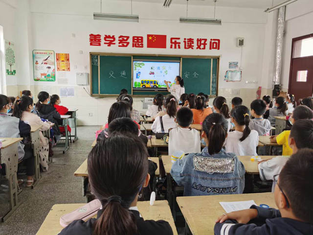 桥口小学开展《安全伴我行》主题教育活动