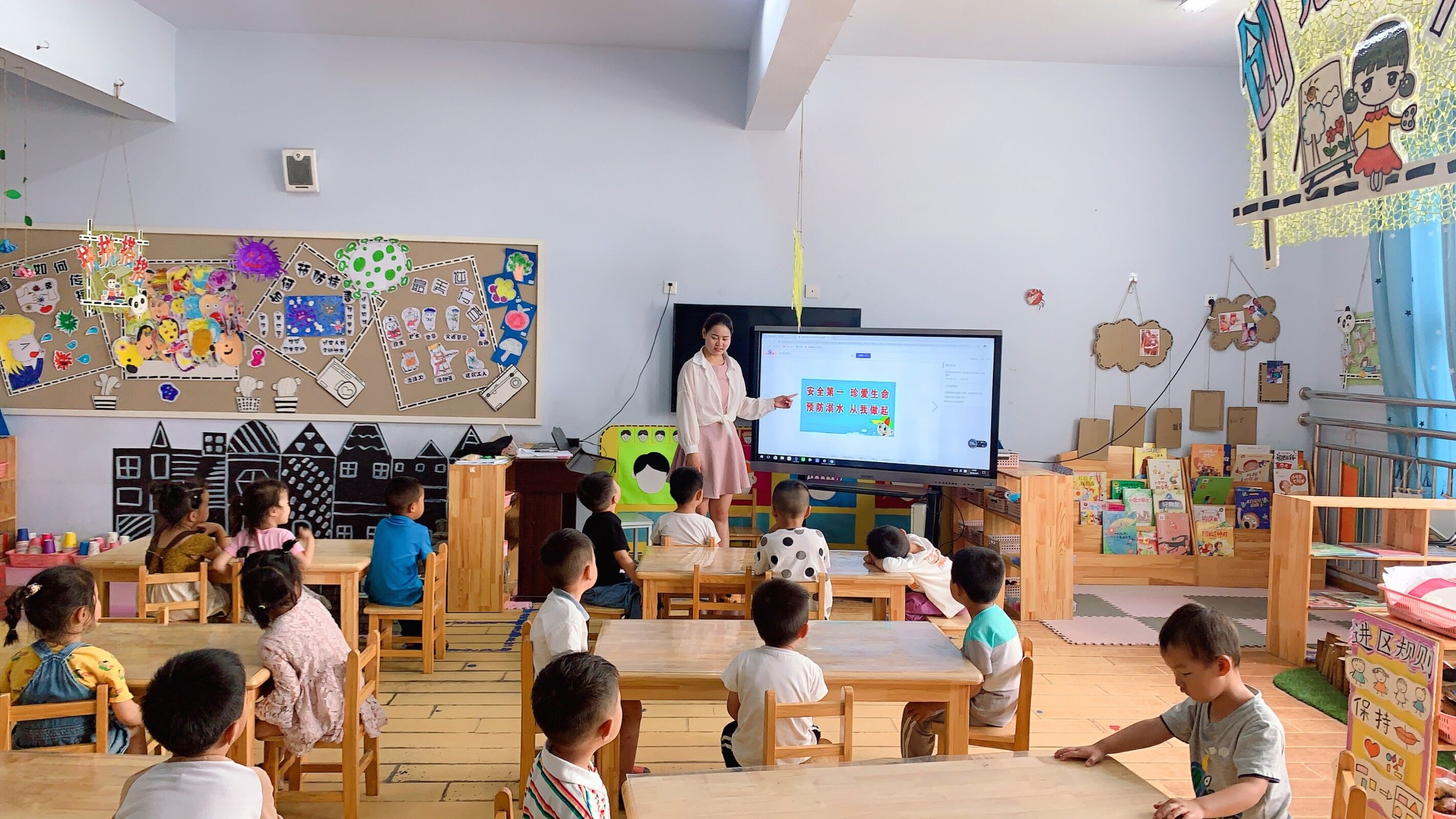 新安嶂苍幼儿园开展夏季防溺水安全教育活动