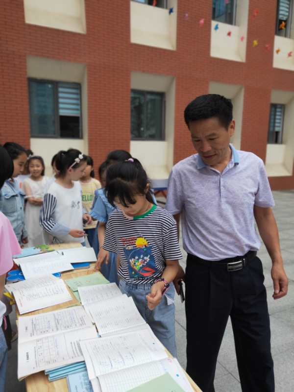 北京路小学举行优秀学生作业展评活动