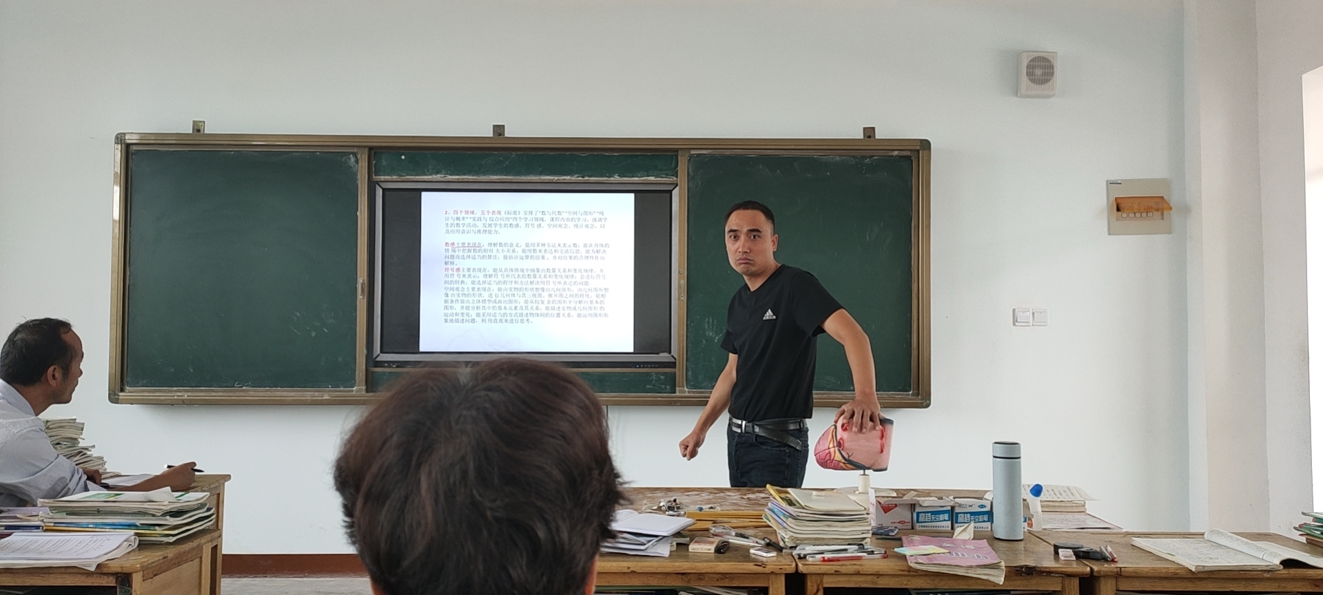 数学教研组认真开展教研活动