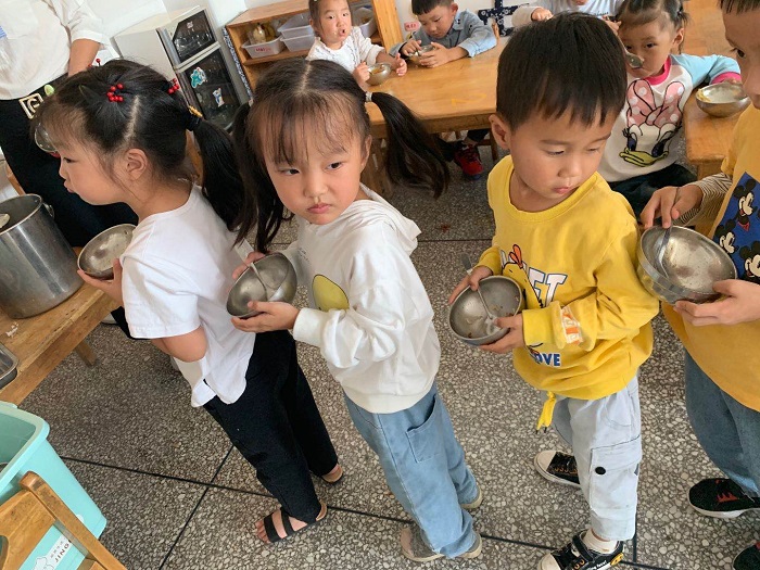 浪费可耻、节约为荣——草桥镇中心幼儿园举办健康饮食，厉行节约活动