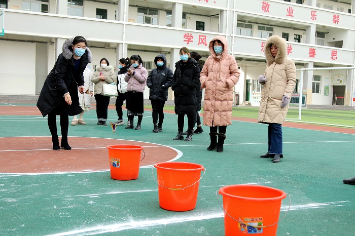 新安中心小学举办“绿地杯”教职工趣味运动会