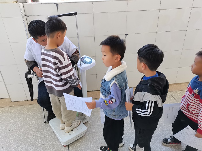 定期呵护，健康成长  ——窑湾镇中心幼儿园开展定期健康体检活动
