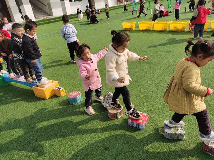 我运动、我健康、我快乐  ——窑湾镇中心幼儿园开展户外体育活动