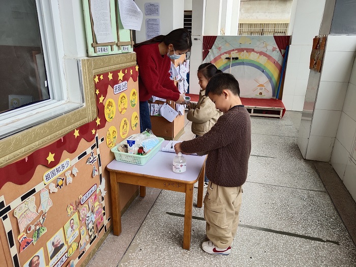 疫情防控不放松 ——窑湾镇中心幼儿园开展防疫常态化工作
