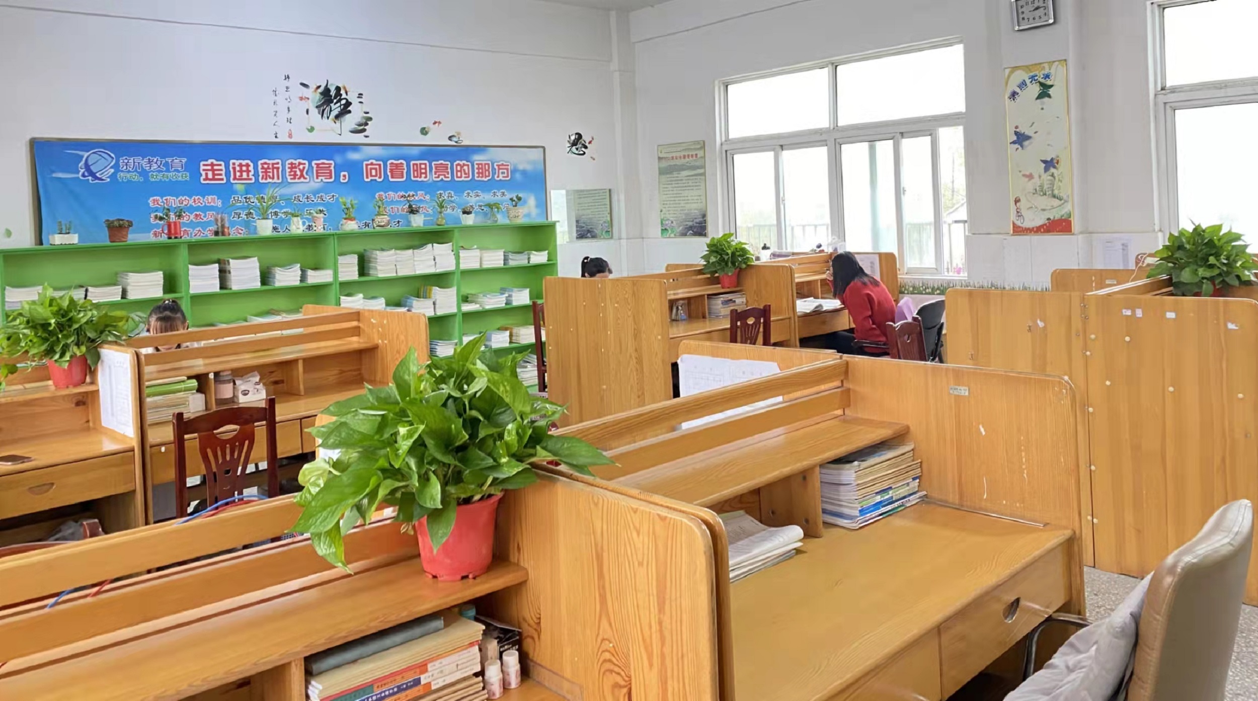 温馨办公环境，高效育人氛围 ——窑湾小学举行“最美办公室”评比活动