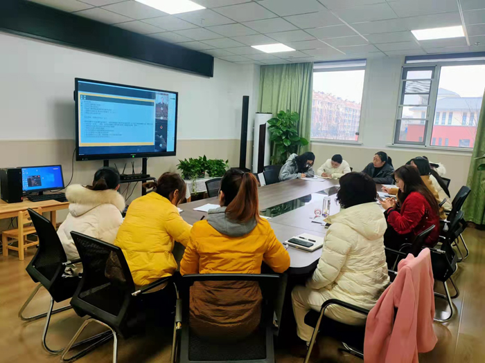 专家引领促发展，助力课程游戏化——新沂市市府东路幼儿园观看课程游戏化线上培训讲座