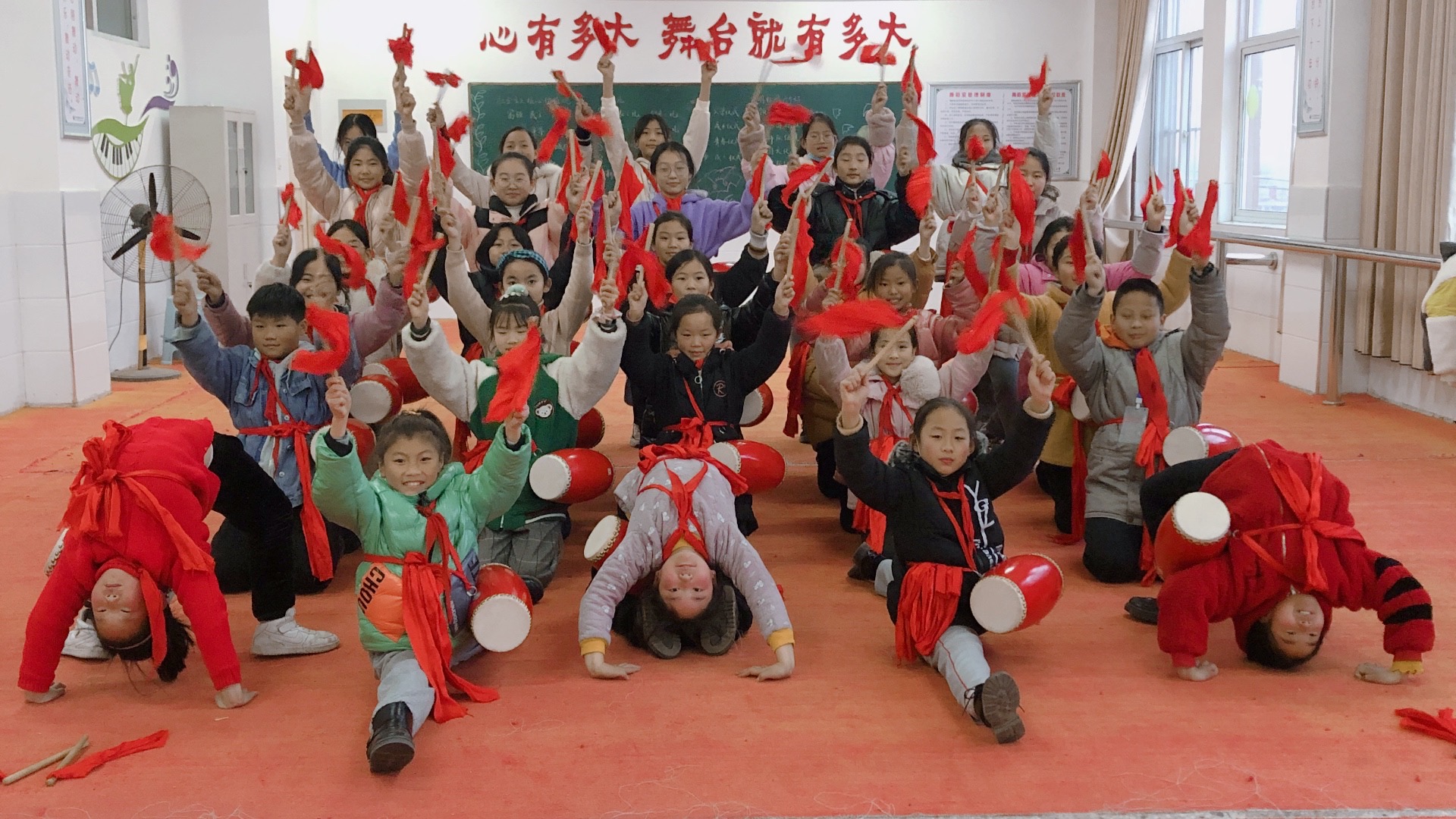 传承中华之鼓 催开灵动之花 ---双塘镇中心小学迎接腰鼓课程验收