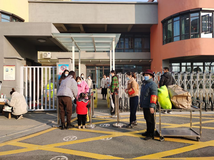 做好疫情防控，助力复学复课——新沂市市府东路幼儿园开学复课第一天掠影