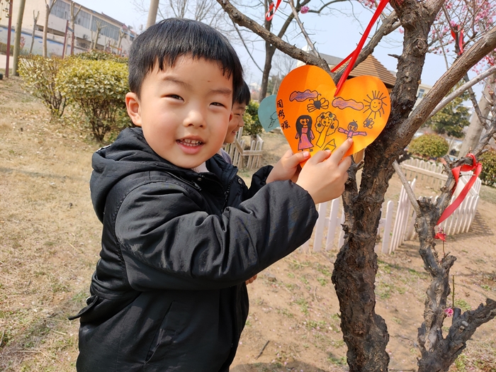 “呵护绿色 放飞梦想” ——高流镇中心幼儿园植树节活动