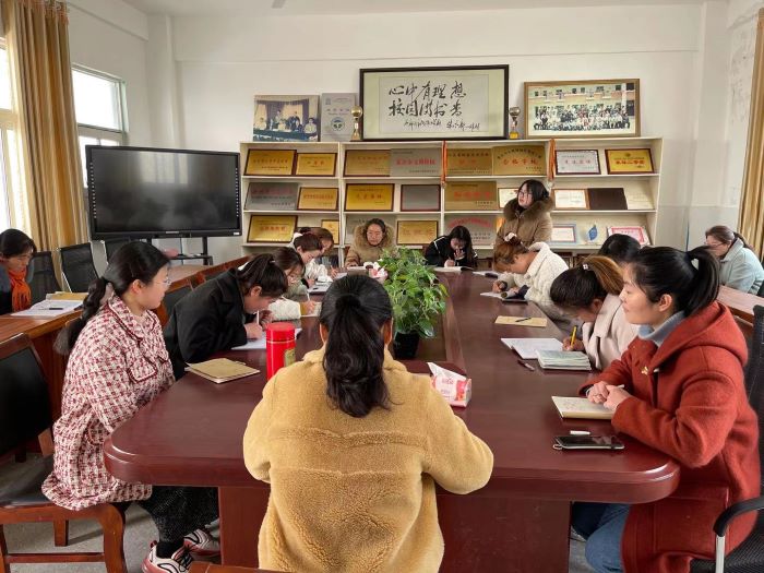 让课堂更有效  ——阿湖小学开展语文教研活动