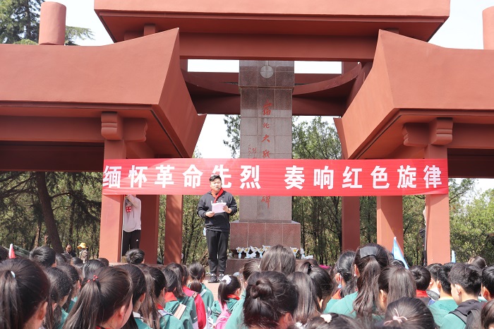 缅怀革命先烈，奏响红色旋律 ——北京路小学红色教育暨清明节祭扫活动