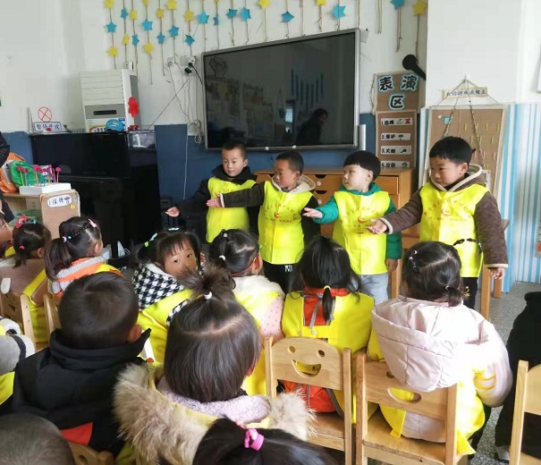 今天我会做客了 ——窑湾镇中心幼儿园“文明礼仪我最棒”教育活动