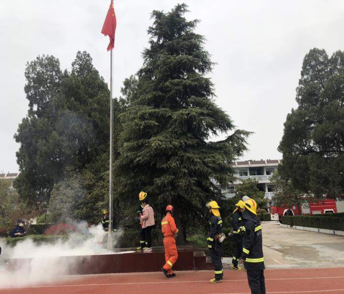 北沟中心小学举行消防应急疏散演练