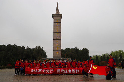 缅怀革命先烈，传承红色精神 ----新沂市第三中学清明祭扫活动