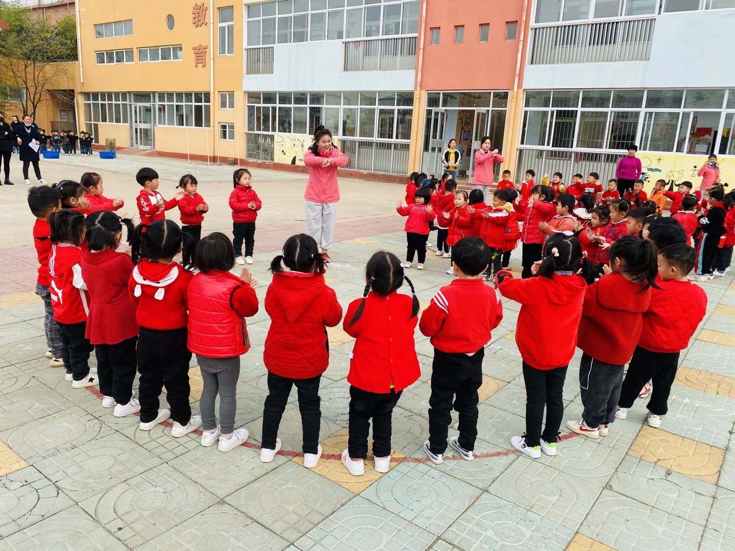 早操展风采，运动促成长  ——双塘镇中心幼儿园早操评比活动