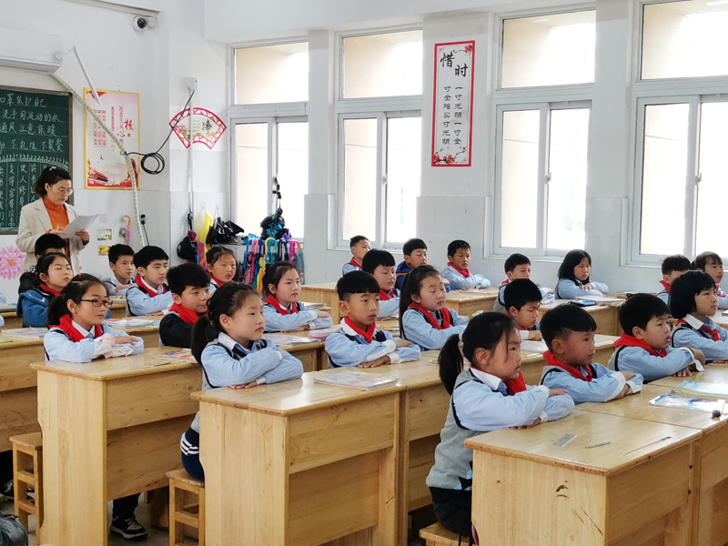 注重课堂常规，促进有效教学 ——新沂市行知学校课堂常规样板班级评比系列活动