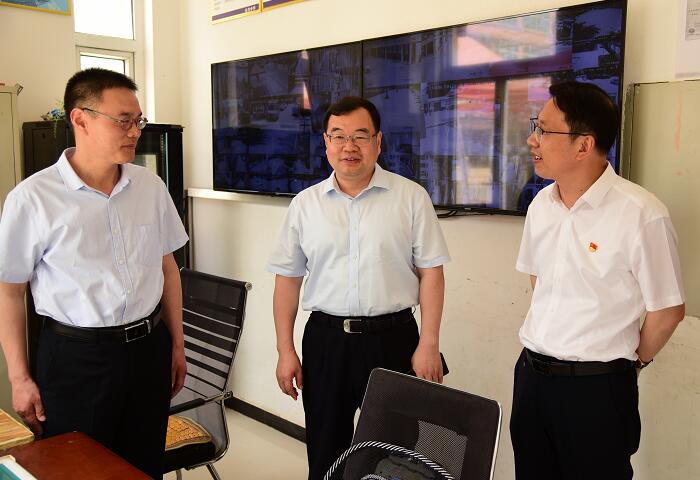 吕国华副市长到合沟中学调研指导学校安全工作