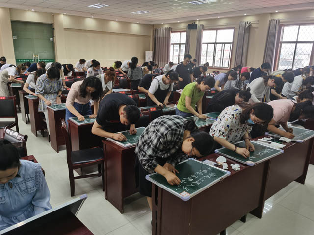 翰墨飘香，浸润铅华 ——桥口小学举行师生写字比赛