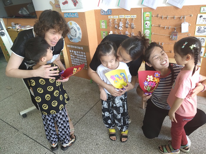 小小祝福心，浓浓师幼情 ——窑湾镇中心幼儿园开展教师节主题活动