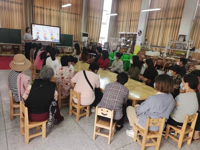 家园共育 陪伴成长——草桥镇中心幼儿园开展新学期家长会活动