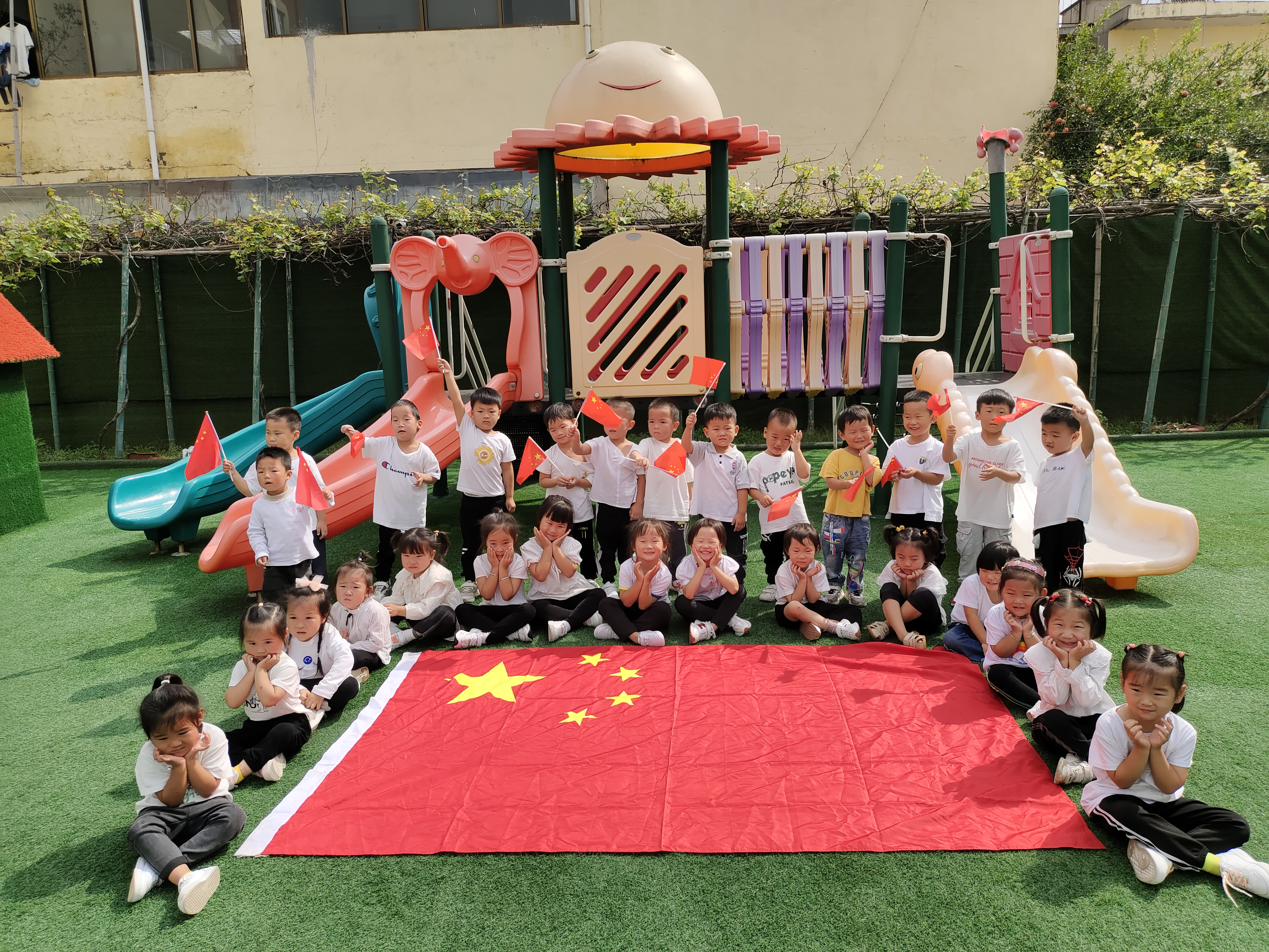 生在国旗下，长在春风里  ——瓦窑镇中心幼儿园迎国庆主题活动