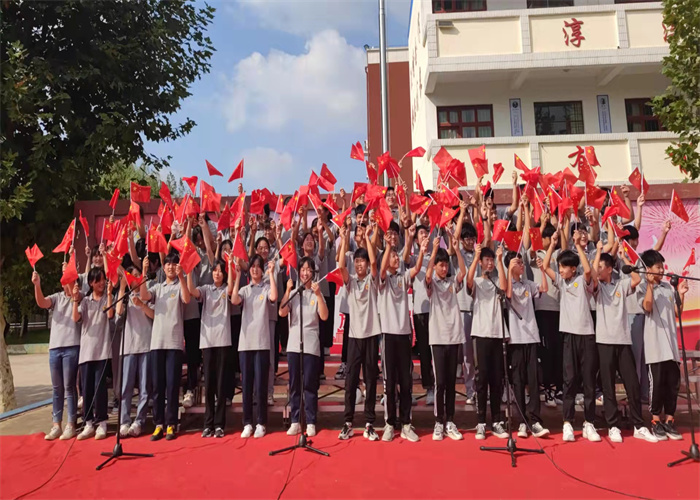 城岗中学举办“红歌”大合唱比赛