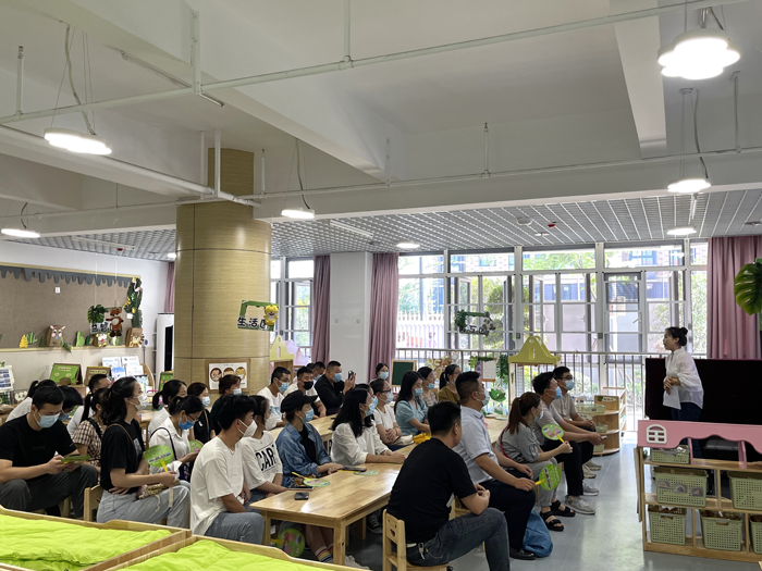 从“心”出发 温暖启航——新沂市市府东路幼儿园召开新学期家长会