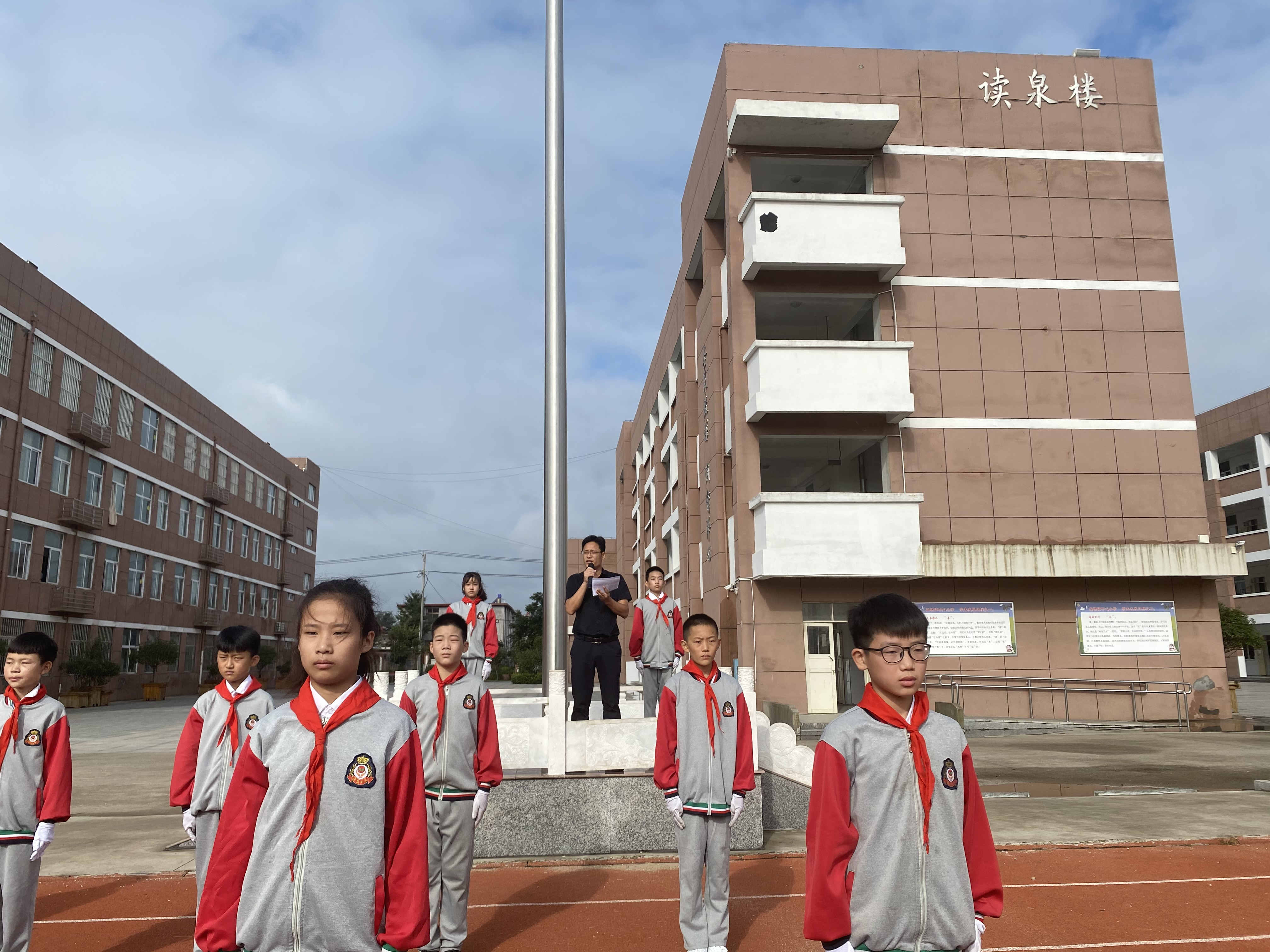 放飞梦想 从这里开始 ---双塘镇中心小学举行秋季开学典礼