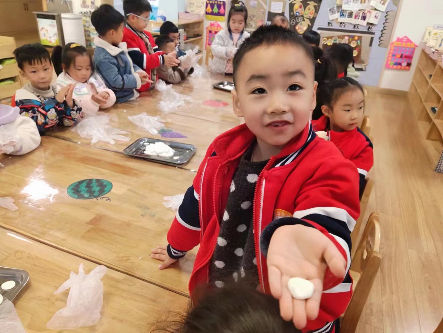 萌娃迎小雪  幸福存心间 ——新沂市青年路幼儿园节日课程活动