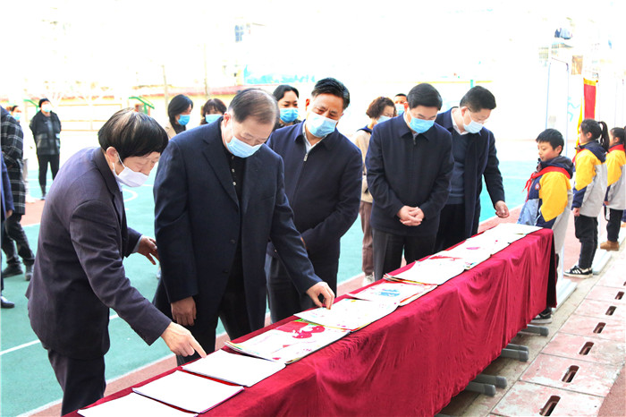 让慈善之花开满校园——省市慈善总会到新安中心小学调研慈善文化工作