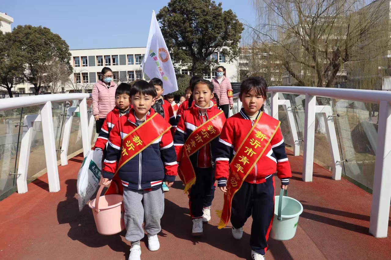 学雷锋 萌娃在行动 ——青年路幼儿园开展雷锋月系列活动