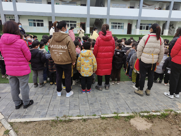 远离火灾 生命至上  ——窑湾镇中心幼儿园消防演练活动报道