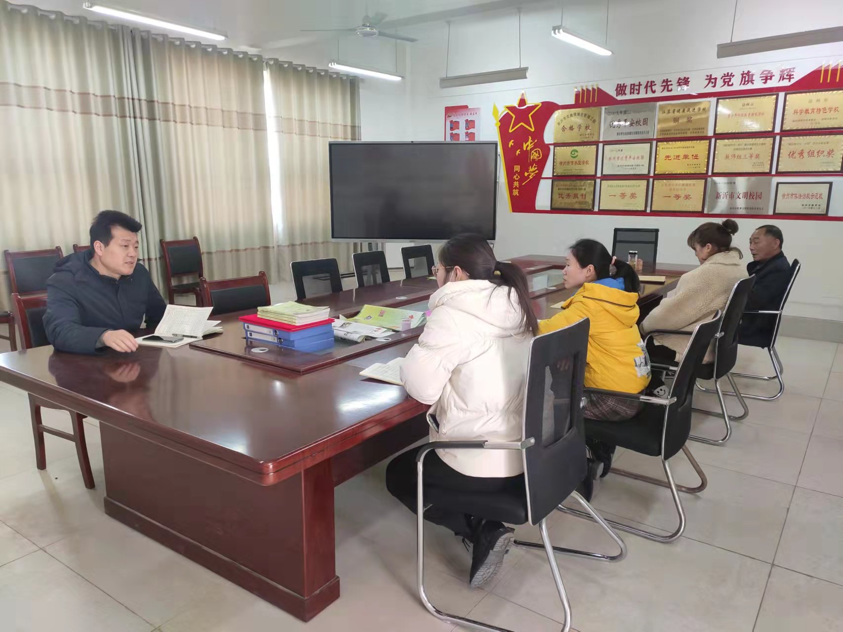 悉心指导   促进成长 ——瓦窑镇小学研训员深入课堂指导教学