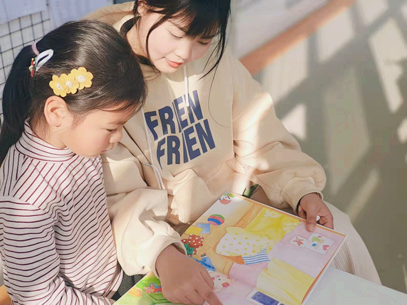 亲子同阅读 书香共成长——合沟镇中心幼儿园开展“一起成长”亲子共读活动