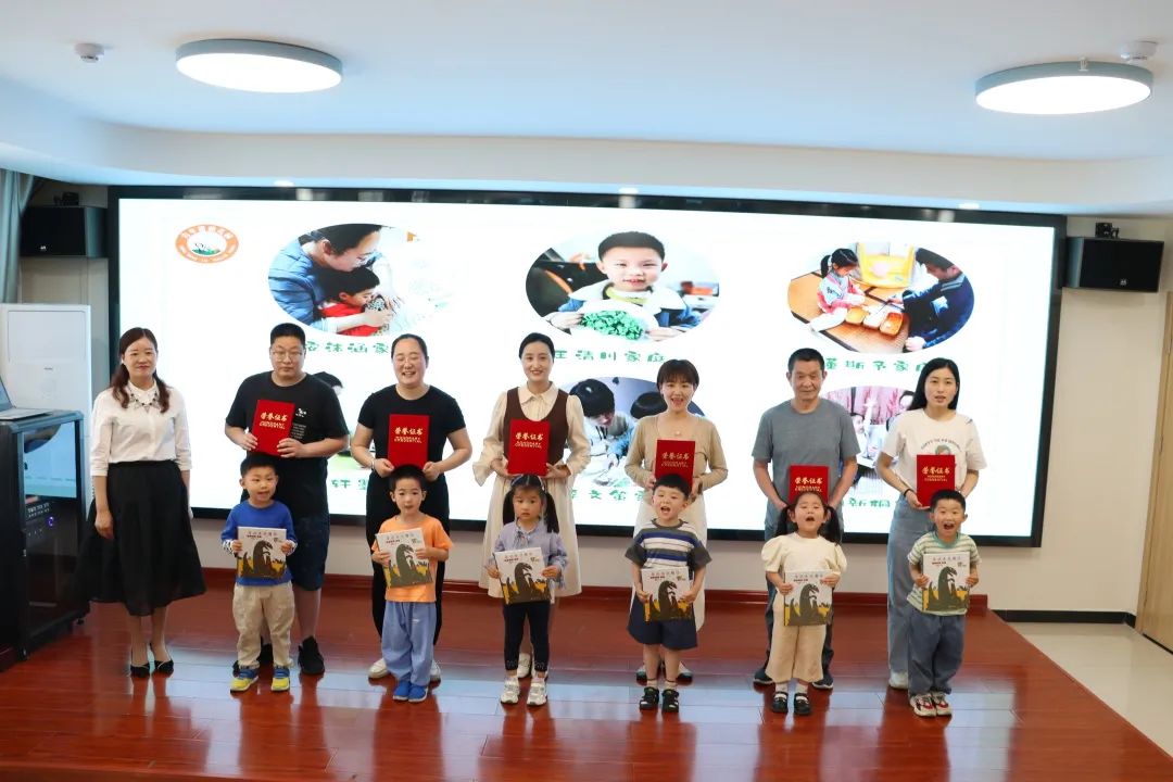 悦读书香 悦润童年 ——新沂市青年路幼儿园“最美书香家庭”颁奖典礼新闻报道
