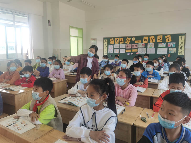 孜孜育人心   悠悠军嫂情