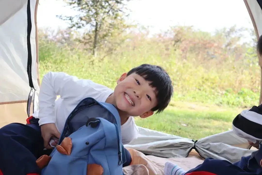 “幼”见秋天 与秋“童”行 ——新沂市青年路幼儿园大班组秋季户外研学活动
