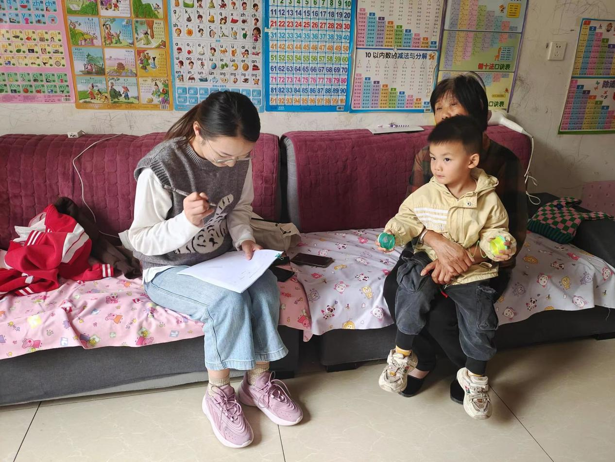 “育人如松坚不移，家访似月长相随”——双塘镇中心幼儿园家访活动报道