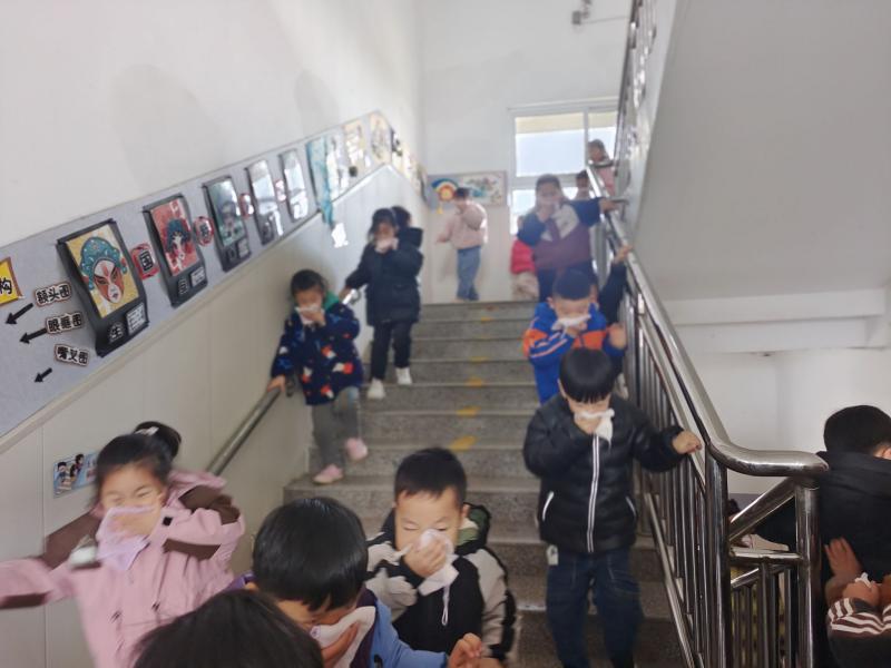 “火”速行动，安全“童”行 --窑湾镇王楼幼儿园消防安全系列活动