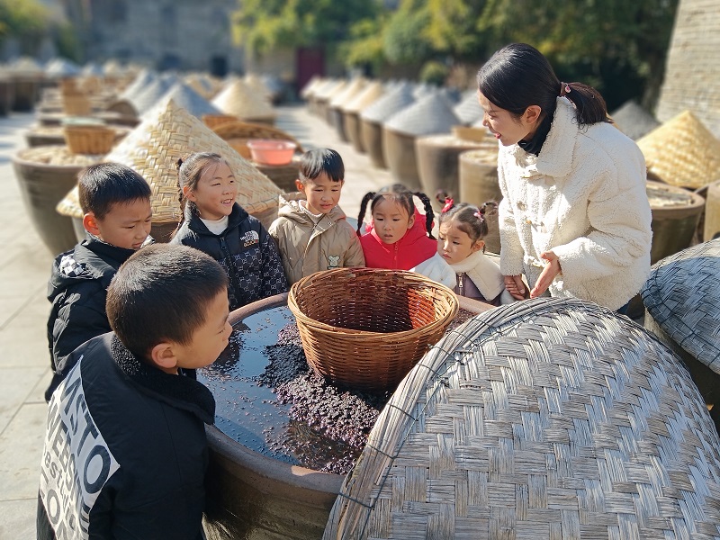 “童”行酱园，快乐“研”途 ——窑湾镇中心幼儿园开展走进家乡研学活动