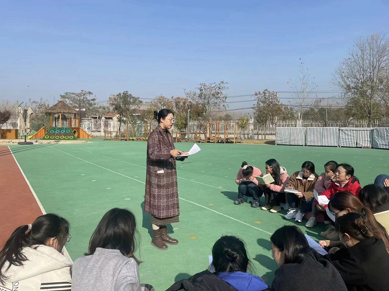 聚焦户外 围“炉”教研  ——新沂市市府东路幼儿园“户外体育锻炼”教研活动