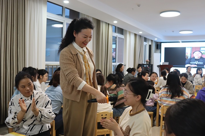 “吐槽大会”——关爱教师心理 走向幸福完整