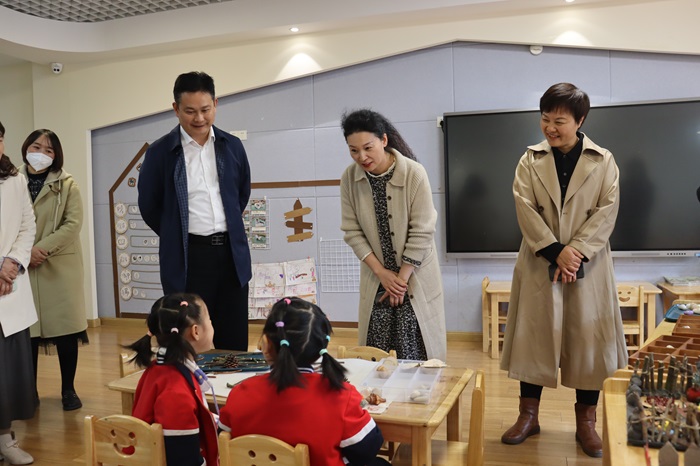 调研添动力 督导促成长——新沂市教育局领导莅临青年路幼儿园调研工作