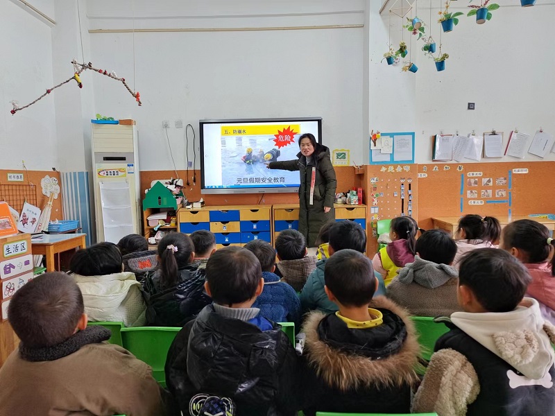 远离冰面 防止溺水——窑湾镇中心幼儿园开展防溜冰防溺水安全教育活动