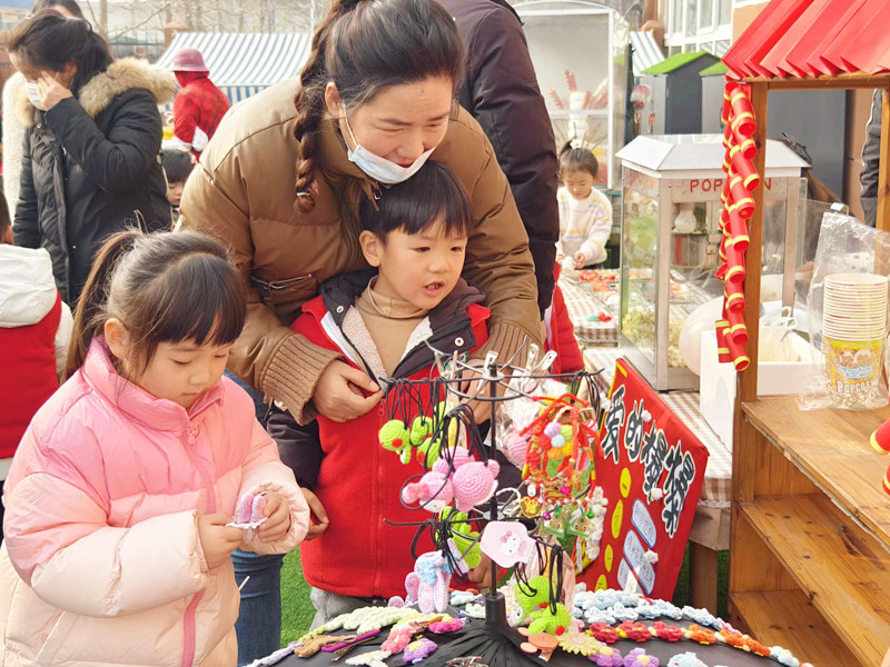 琳琅满目 “街”锺而来——合沟镇中心幼儿园举行其乐“龙龙”亲子年货街活动